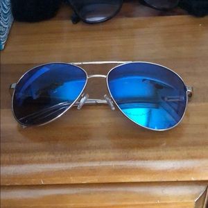 Blue tinted Aviator Style Sunglasses